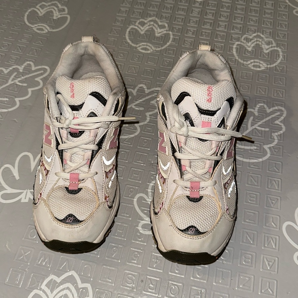 NEW BALANCE WOMENS 504 running athletic shoes sneakers white and pink